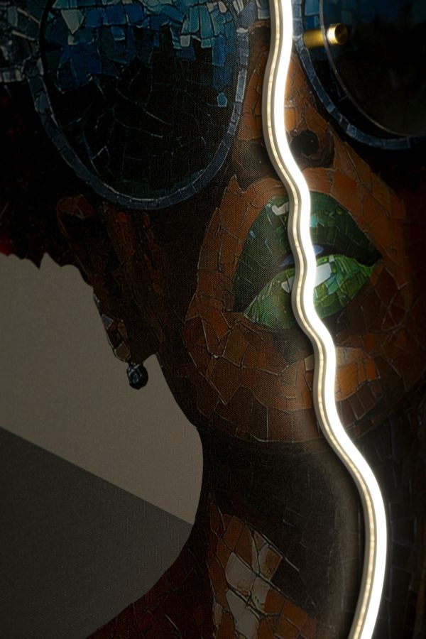 Stampa c/LED su tela afro cm 60x3,5x90 (applicazione 3d acrilico)